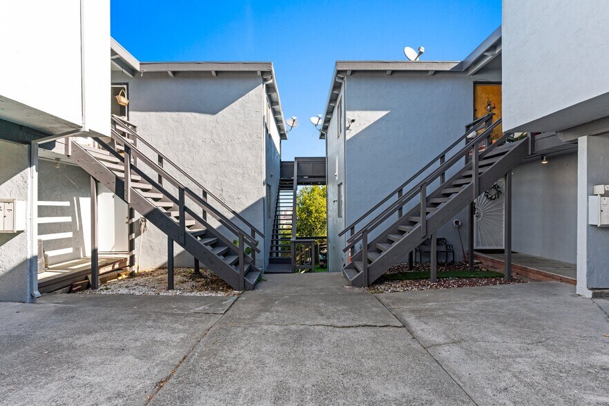 More Photos Of 448 Tewksbury Ave, Richmond Apartments For Sale