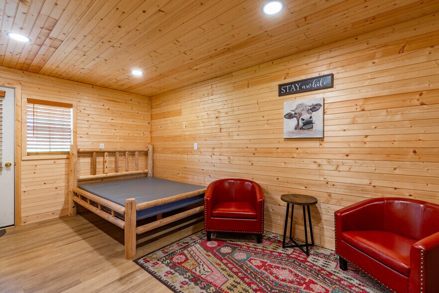 More Photos Of 8 W Curlew Lake Rd, Republic Self Storage For Sale