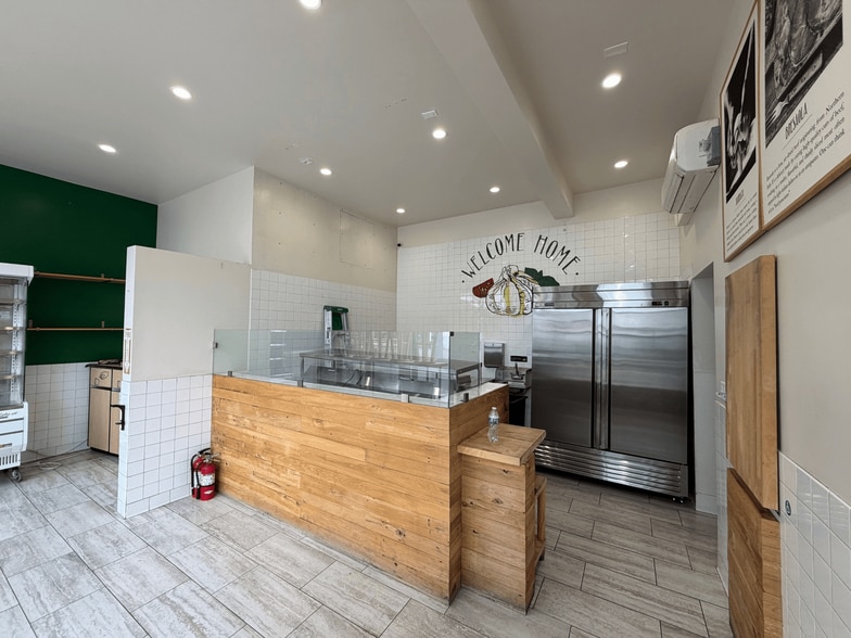 More Photos Of 161-163 S Crescent Heights Blvd, Los Angeles Storefront Retail Residential For Lease