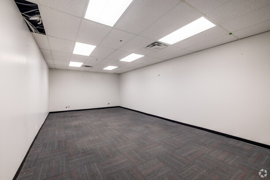 More Photos Of 7001-7035 Boul Saint-Laurent, Montréal Office For Lease