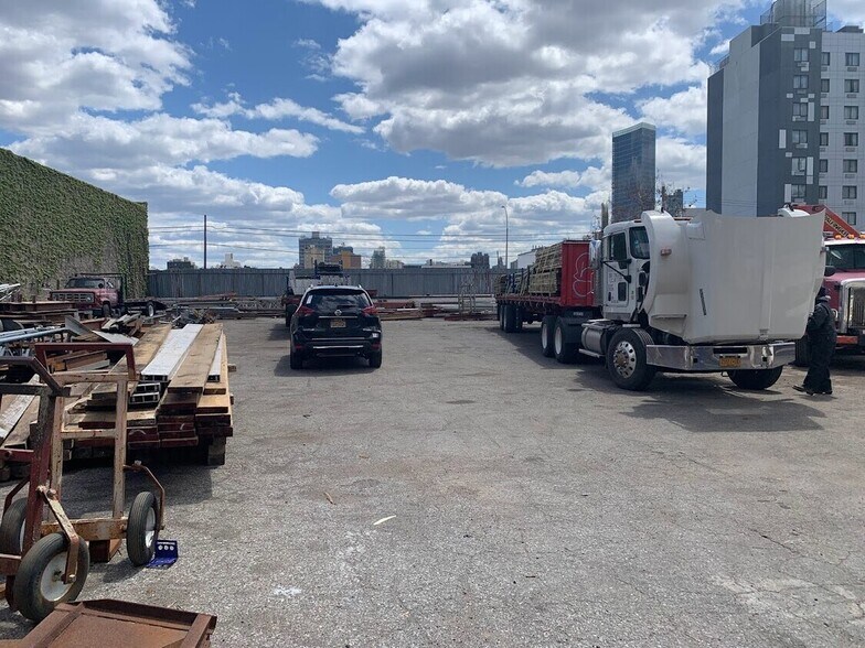 More Photos Of 38-42 12th St, Long Island City Land For Lease