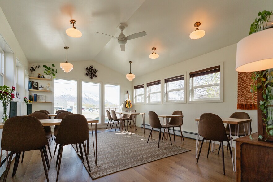 More Photos Of 927 S Cobb St, Palmer Restaurant For Sale