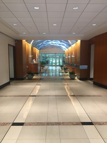 More Photos Of 14911 Quorum Dr, Addison Office For Lease