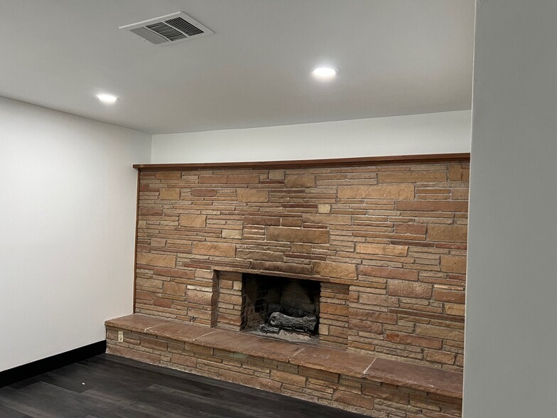 More Photos Of 530 S 7th St, Las Vegas Office Residential For Lease