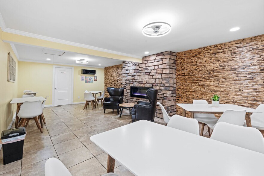 More Photos Of 808 Bypass Rd, Winchester Freestanding For Sale