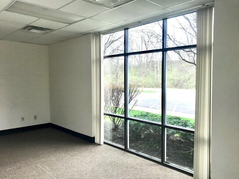 More Photos Of 800-820 Freeway Dr N, Columbus Office For Lease