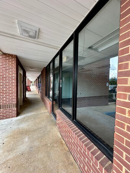 More Photos Of 1907 S College St, Auburn Storefront Retail Office For Lease