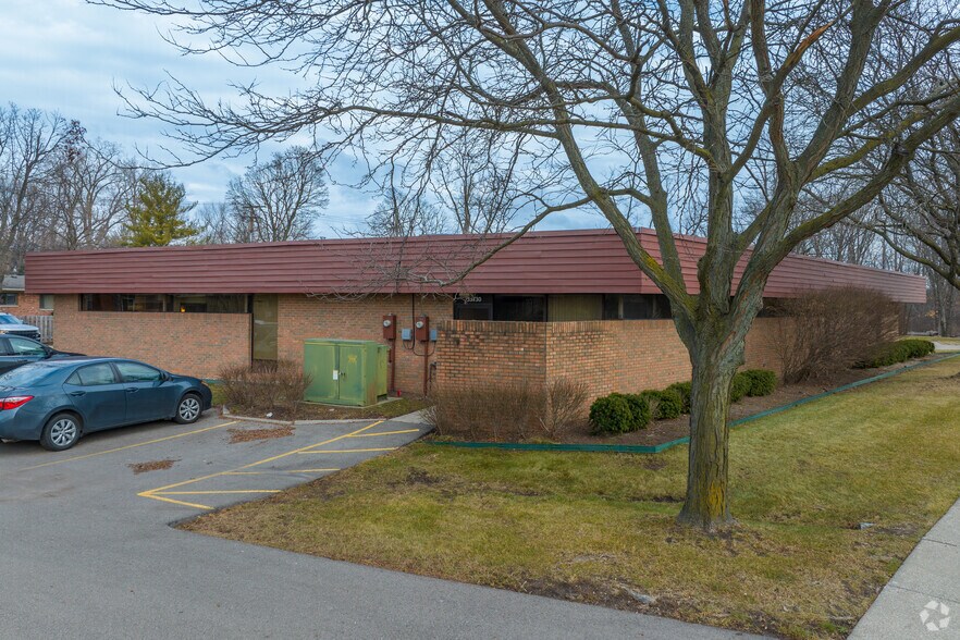 More Photos Of 33730 Freedom Rd, Farmington Hills Medical For Lease