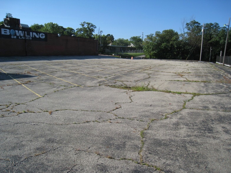 More Photos Of 18310 Euclid Ave, Cleveland Bowling Alley For Sale