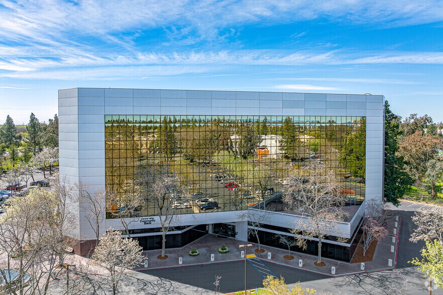 More Photos Of 1435 River Park Dr, Sacramento Office For Sale