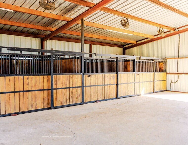 More Photos Of 1260 County Road 361, La Vernia Land For Sale