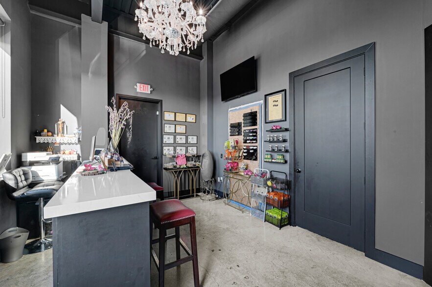 More Photos Of 1511 W 12th St, Houston Office For Sale