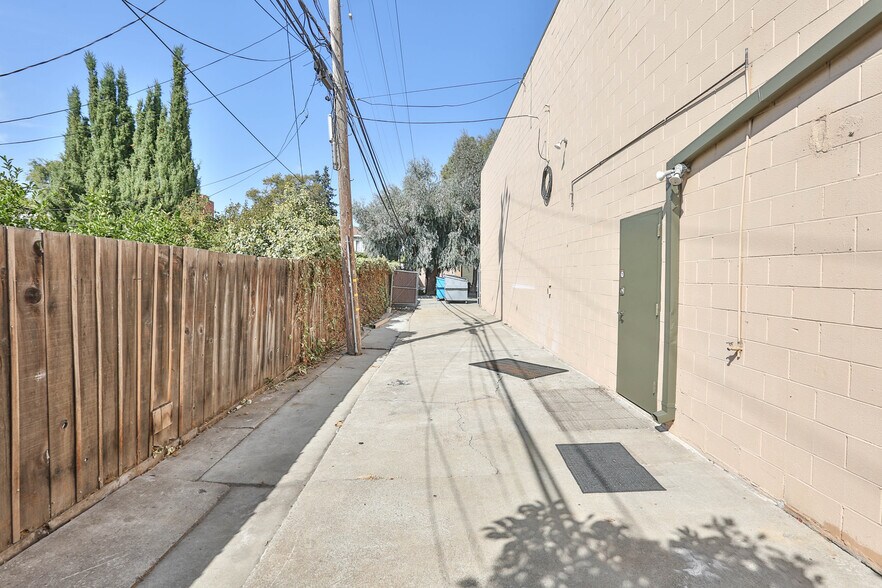 More Photos Of 1206 S Amphlett Blvd, San Mateo Warehouse For Lease