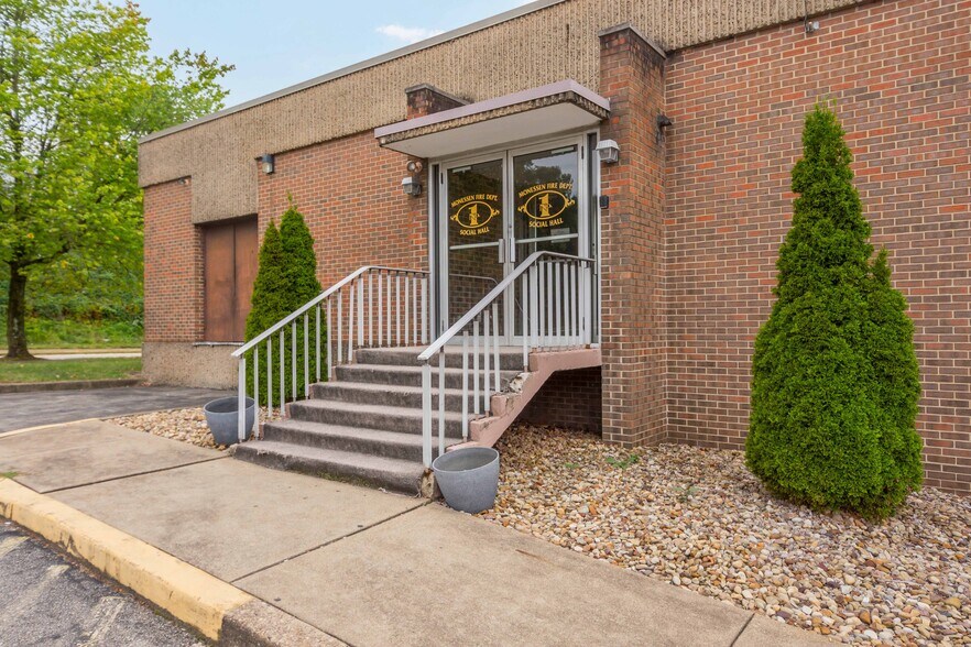 More Photos Of 15 Eastgate, Monessen Office For Sale