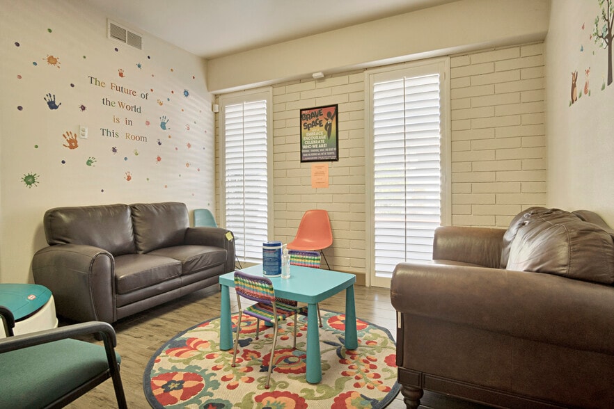 More Photos Of 439 N Maclay Ave, San Fernando Office For Sale