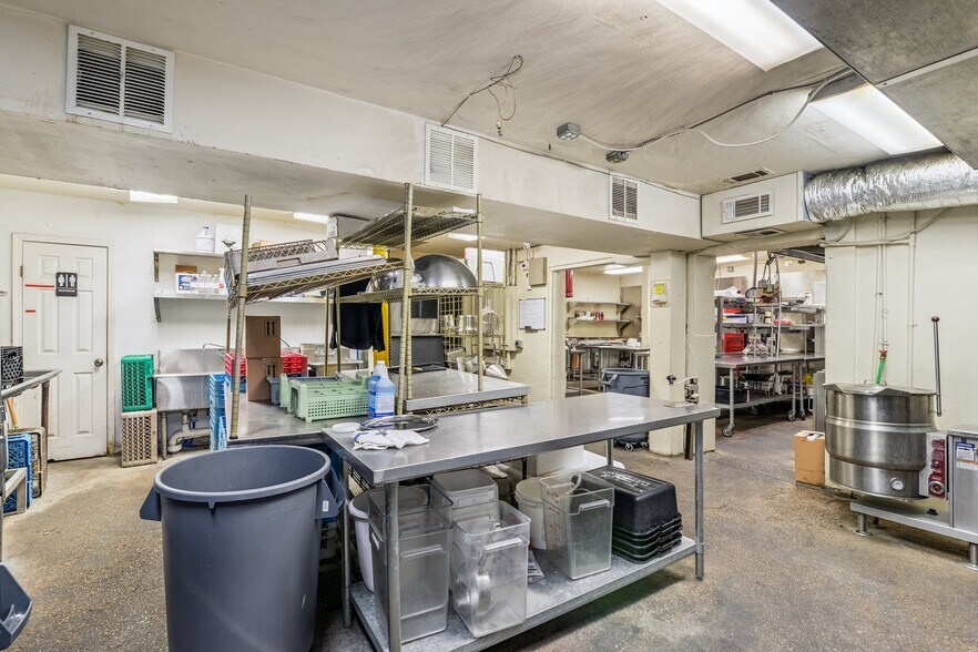 More Photos Of 755 Tchoupitoulas St, New Orleans Restaurant For Sale