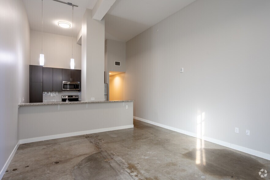 More Photos Of 717 Locust St, Des Moines Apartments For Lease