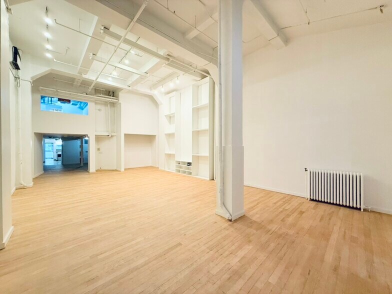 More Photos Of 348 W 36th St, New York Apartments For Lease