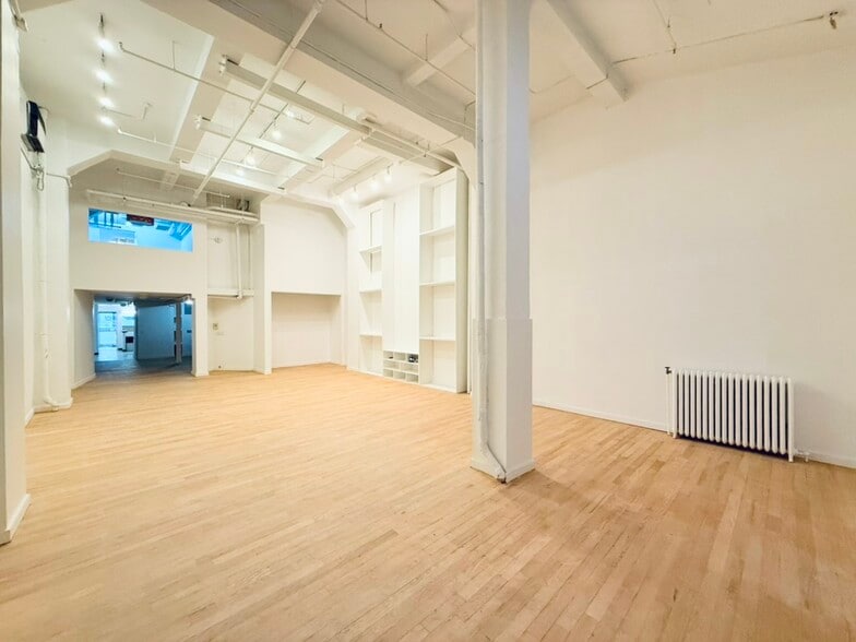More Photos Of 348 W 36th St, New York Apartments For Lease