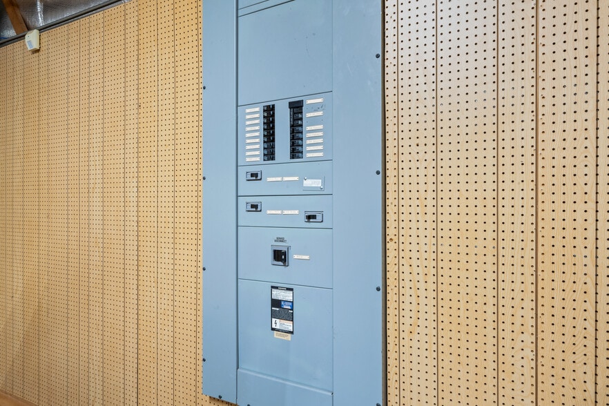 More Photos Of 130 Elizabeth Ln, Genoa City Industrial For Lease