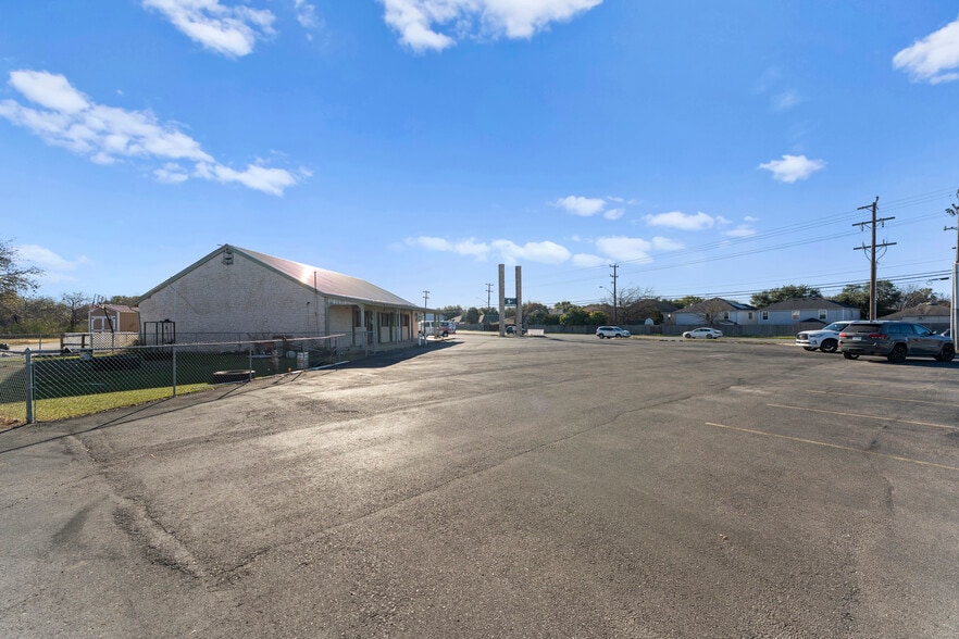 More Photos Of 9585 Braun Rd, San Antonio Storefront Retail Office For Sale