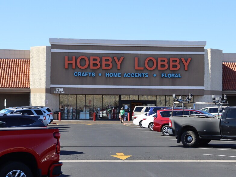 More Photos Of 1795 Kiowa Ave, Lake Havasu City General Retail For Sale