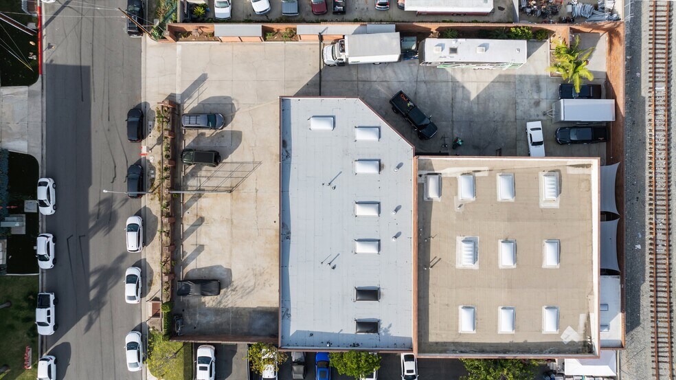 More Photos Of 17702-17722 Metzler Ln, Huntington Beach Service For Sale