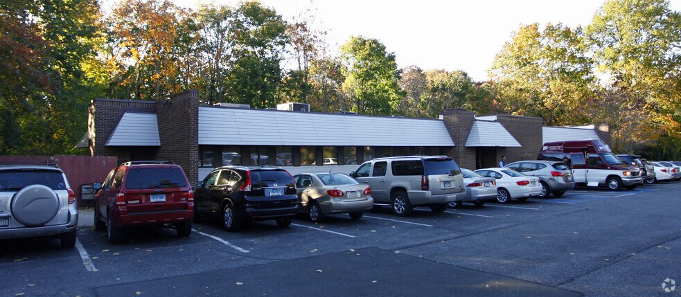 More Photos Of 2 1/2 Dearfield Dr, Greenwich Medical For Lease