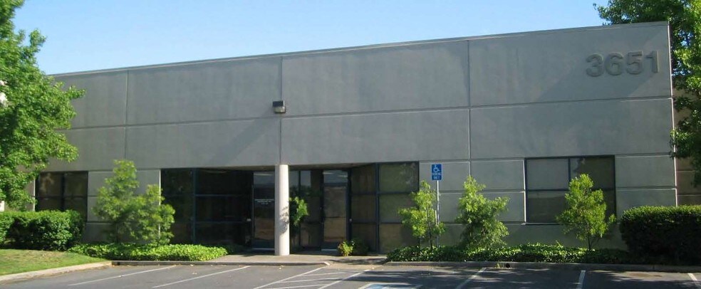 More Photos Of 3651 Business Dr, Sacramento Flex For Lease