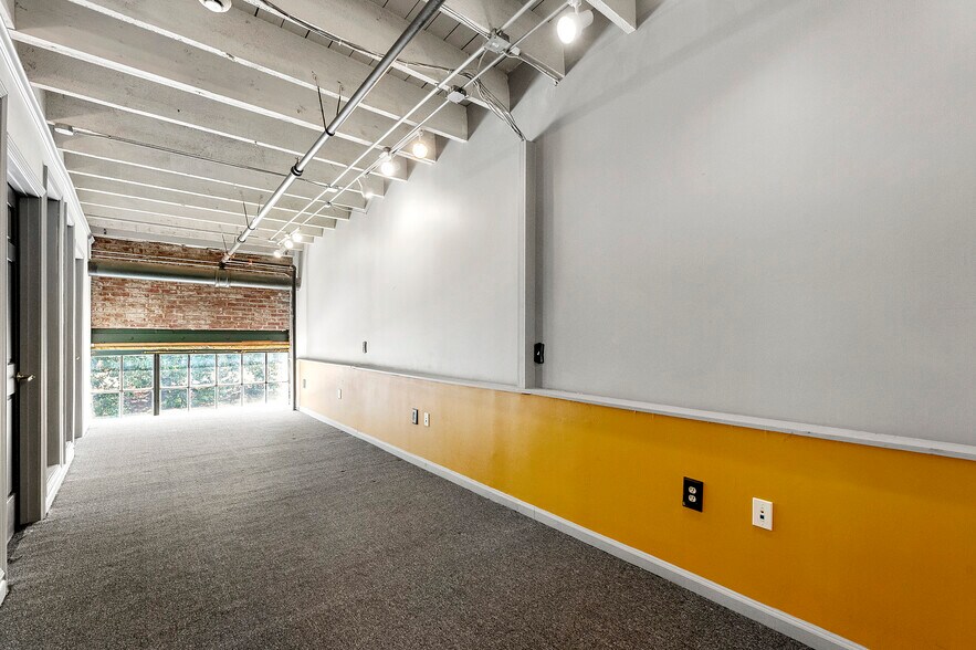 More Photos Of 949 W Marietta St NW, Atlanta Office For Sale