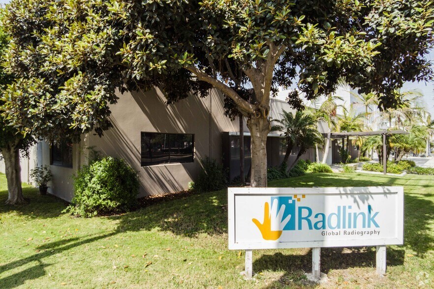 More Photos Of 815 N Nash St, El Segundo Warehouse For Lease