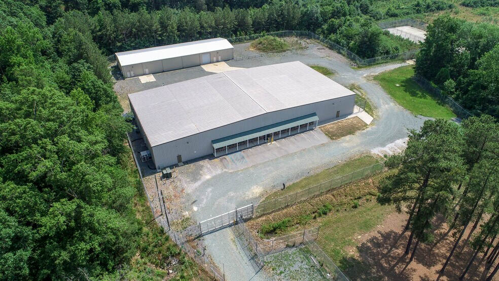 More Photos Of 13117 NC Highway 24/27, Robbins Warehouse For Lease