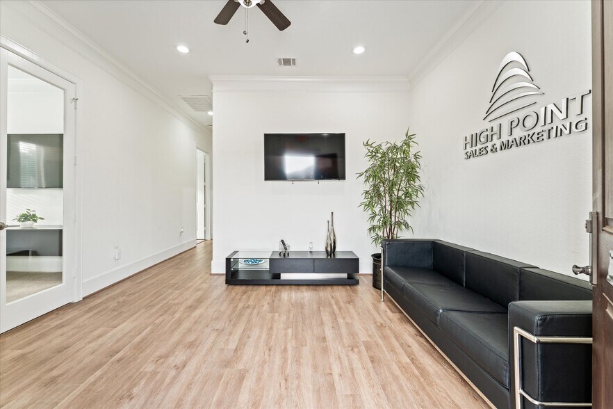 More Photos Of 12254 Queenston Blvd, Houston Medical For Lease