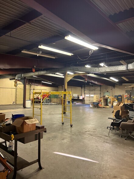 More Photos Of 50 Thomaston Rd, Litchfield Warehouse For Lease
