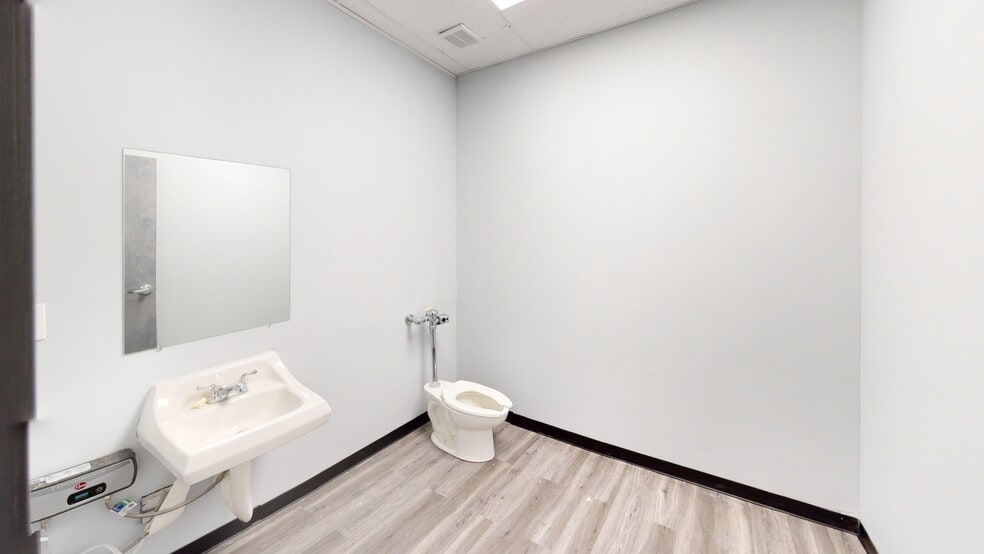 More Photos Of 3201 Atlanta Industrial Pky NW, Atlanta Light Distribution For Lease