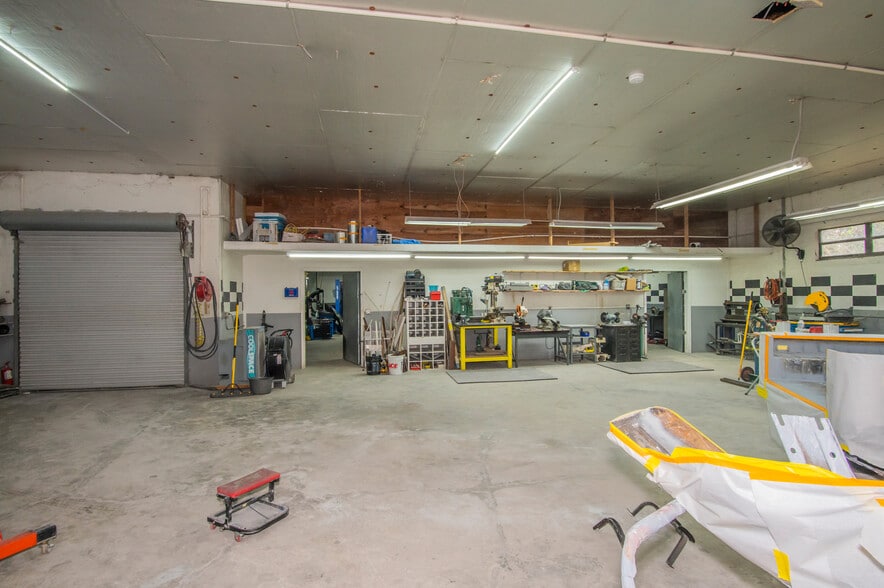 More Photos Of 982 E Hartshorn Ln, Holder Auto Repair For Sale