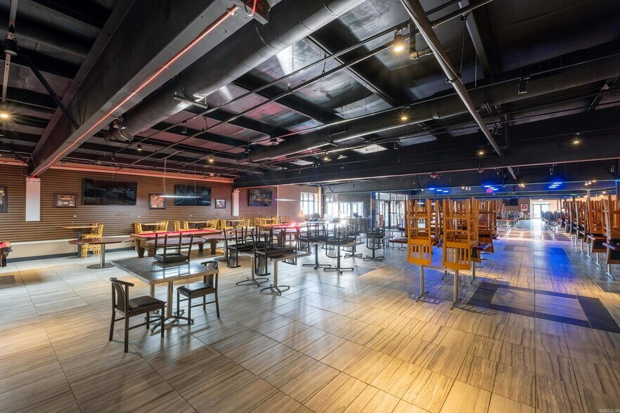 More Photos Of 8624 I 30, Little Rock Restaurant For Sale