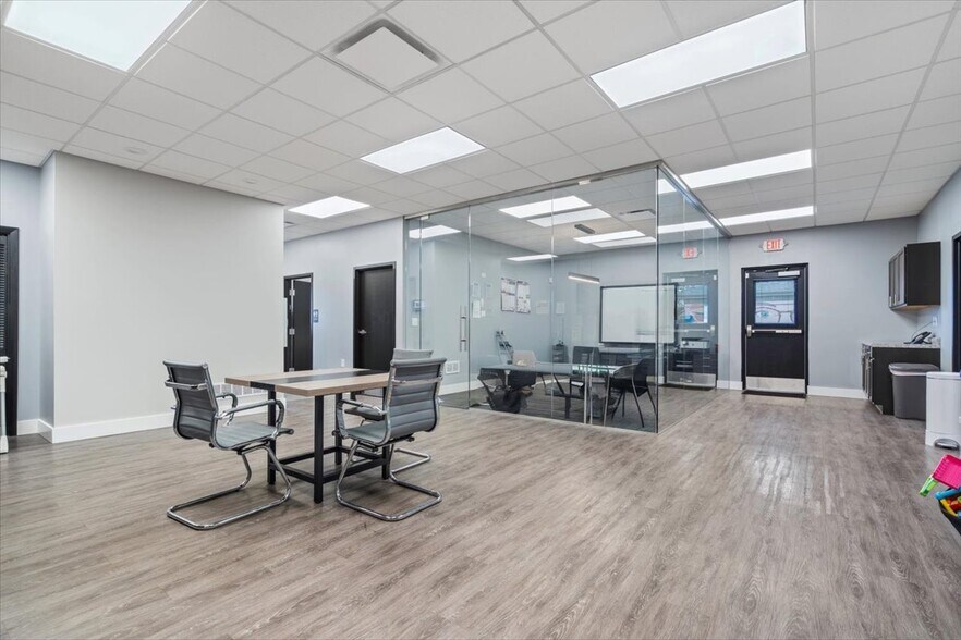 More Photos Of 1415 Shelby St, Indianapolis Office For Sale