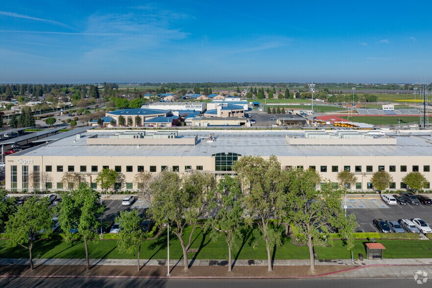 More Photos Of 801-835 S Akers St, Visalia Office For Lease