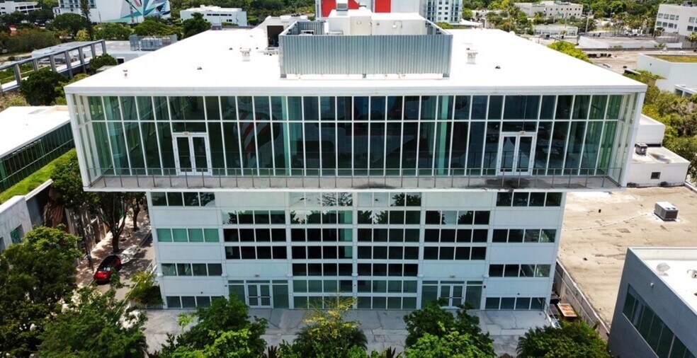 More Photos Of 112 NE 41st St, Miami Office Residential For Lease