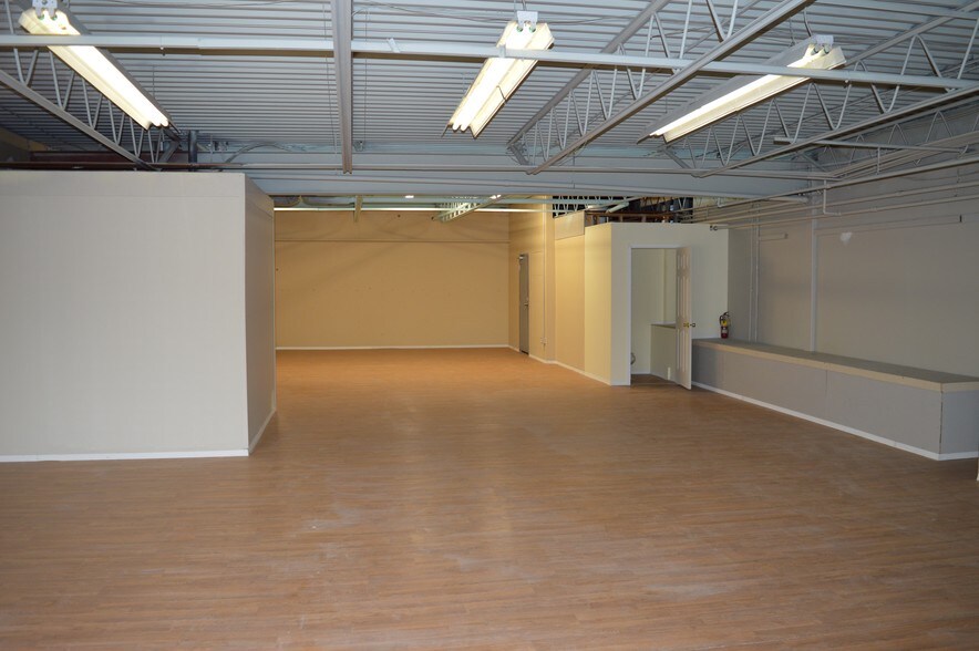 More Photos Of 9742-9774 54 Ave NW, Edmonton Showroom For Sale