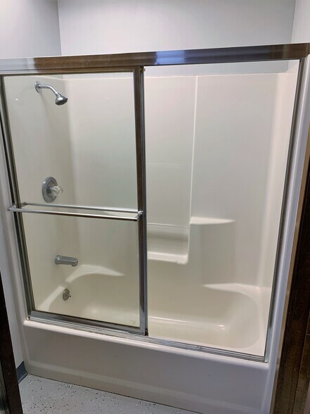 More Photos Of 6887 State Highway 31 E, Murchison Warehouse For Sale