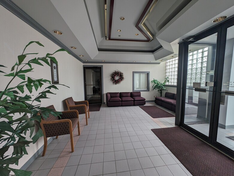 More Photos Of 401 S Earl Ave, Lafayette Office For Sale