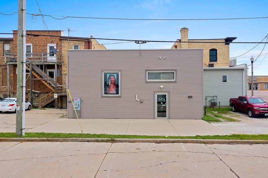 More Photos Of 1604 Washington St, Two Rivers Storefront For Sale