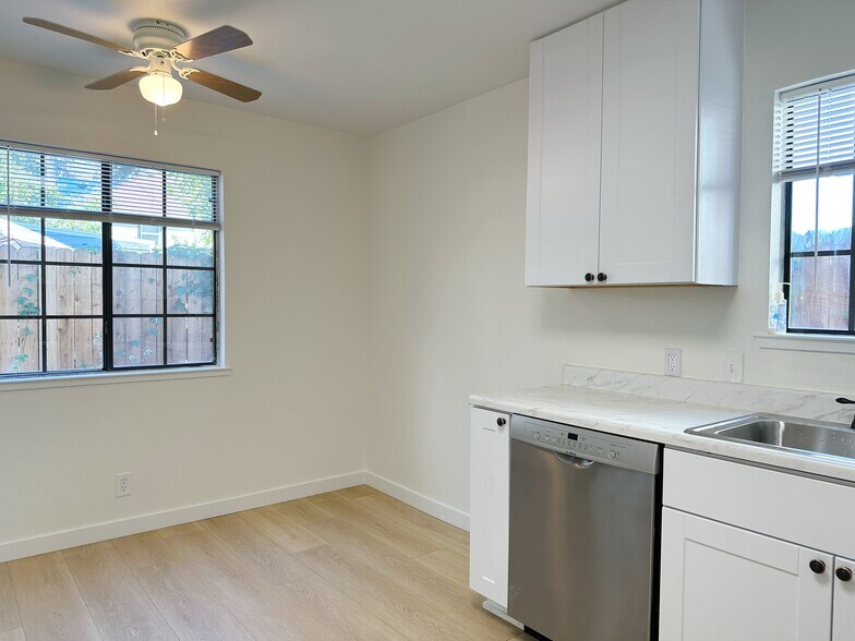More Photos Of 1805 V St, Sacramento Dormitory For Sale