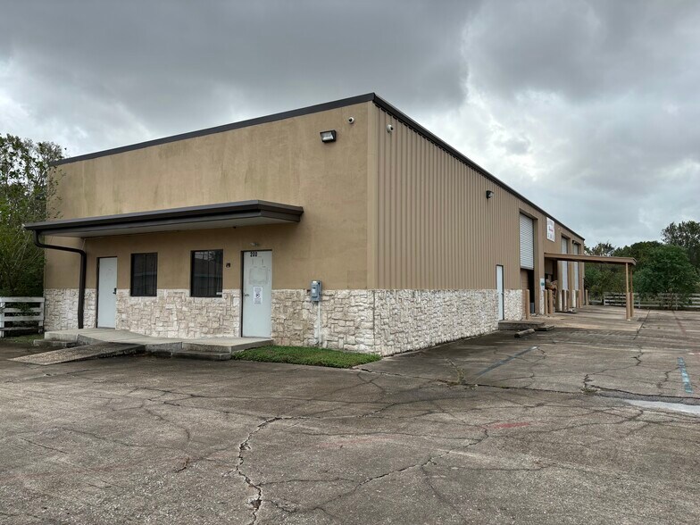More Photos Of 722 Fairmont Pky, Pasadena Warehouse For Lease