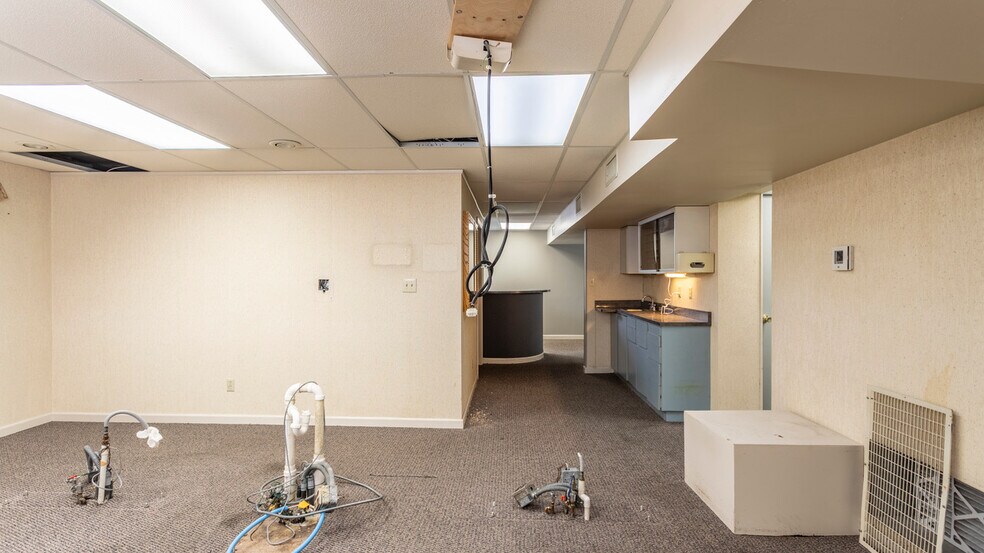 More Photos Of 1250 Franklin Ave, Brookville Office For Sale