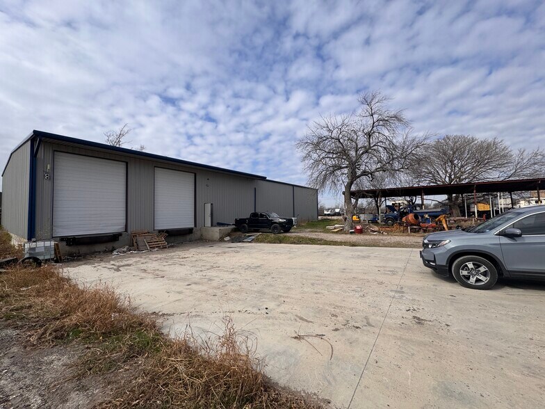 More Photos Of 9701 E Highway 67, Alvarado Service For Sale