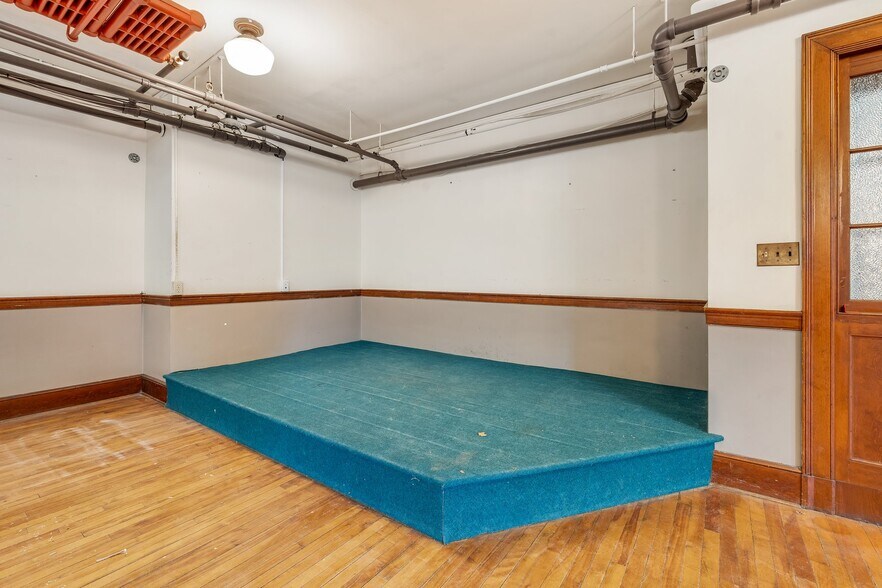 More Photos Of 192 Main St, Ellsworth Storefront For Sale