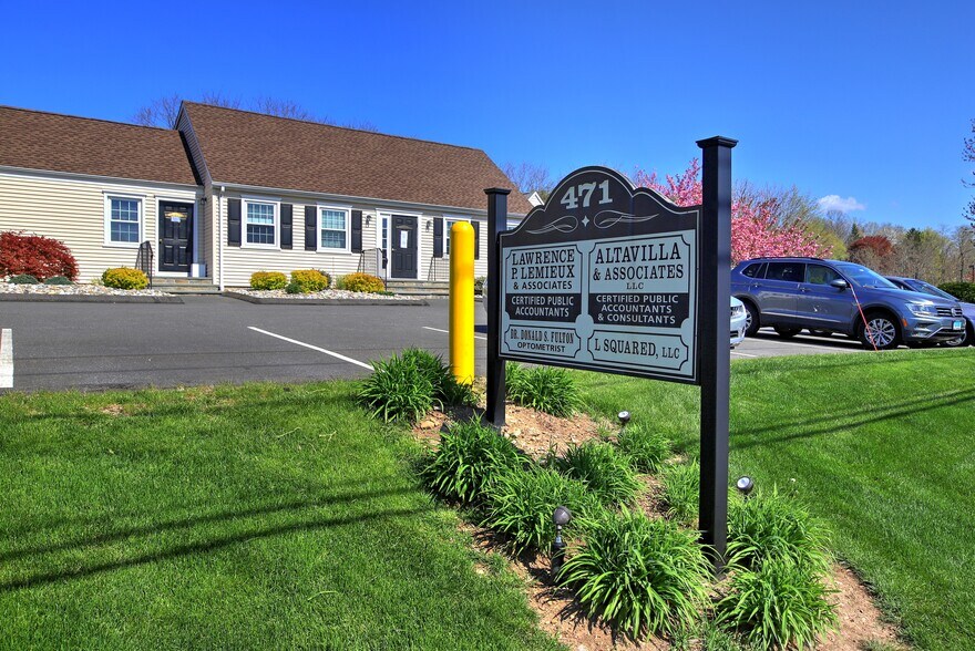 More Photos Of 471 Monroe Tpke, Monroe Medical For Lease